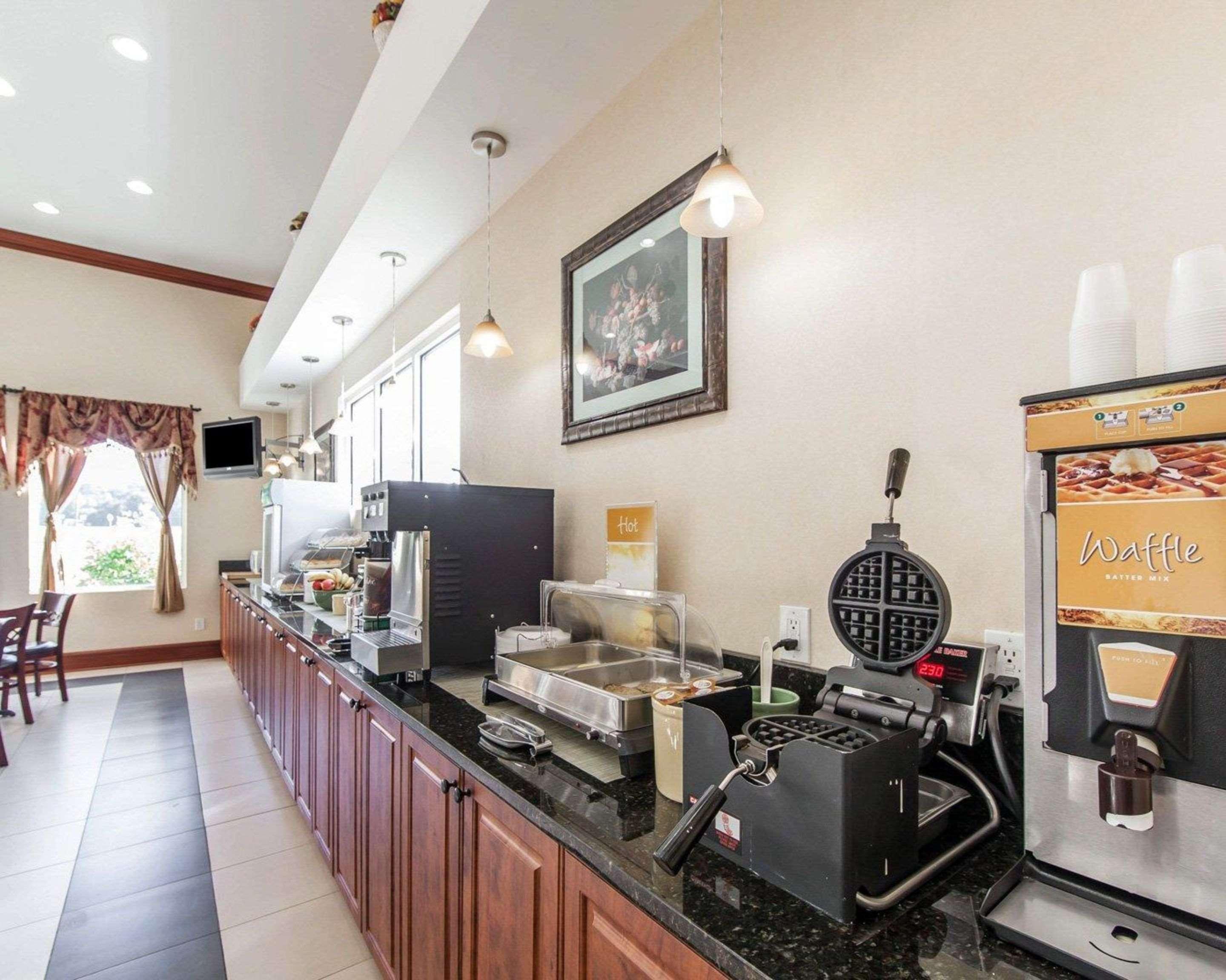 Quality Inn & Suites Cartersville Buitenkant foto