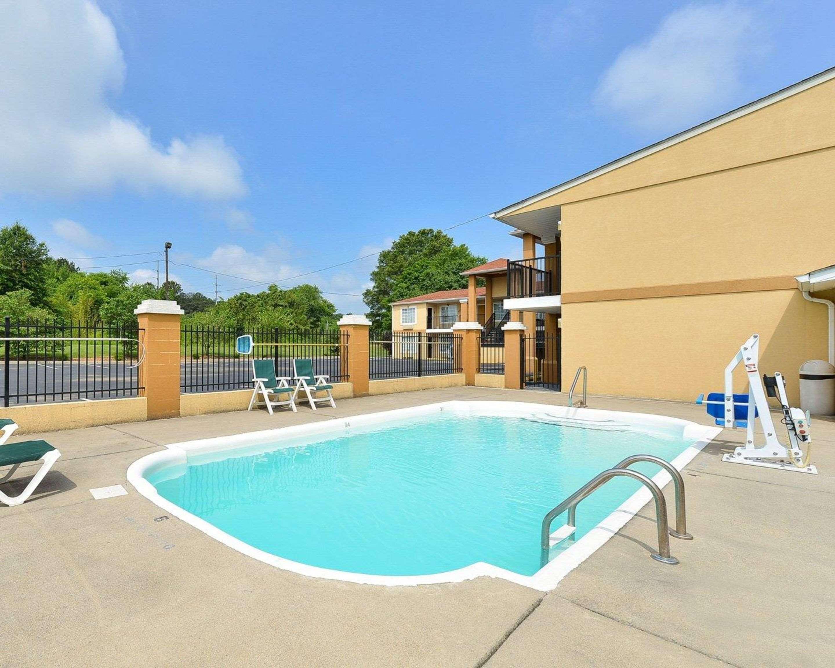 Quality Inn & Suites Cartersville Buitenkant foto