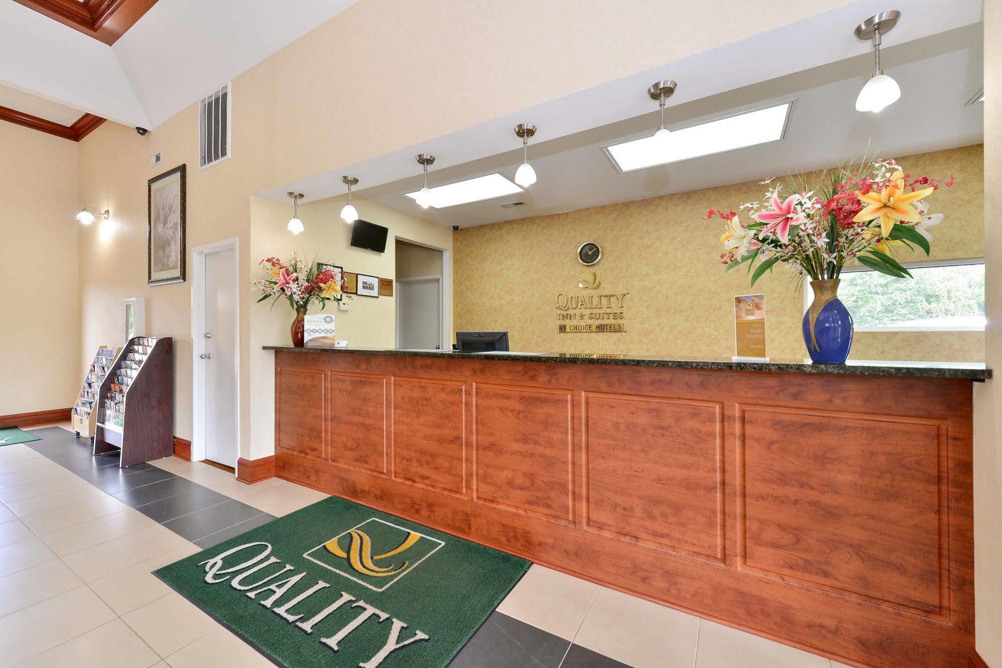 Quality Inn & Suites Cartersville Buitenkant foto